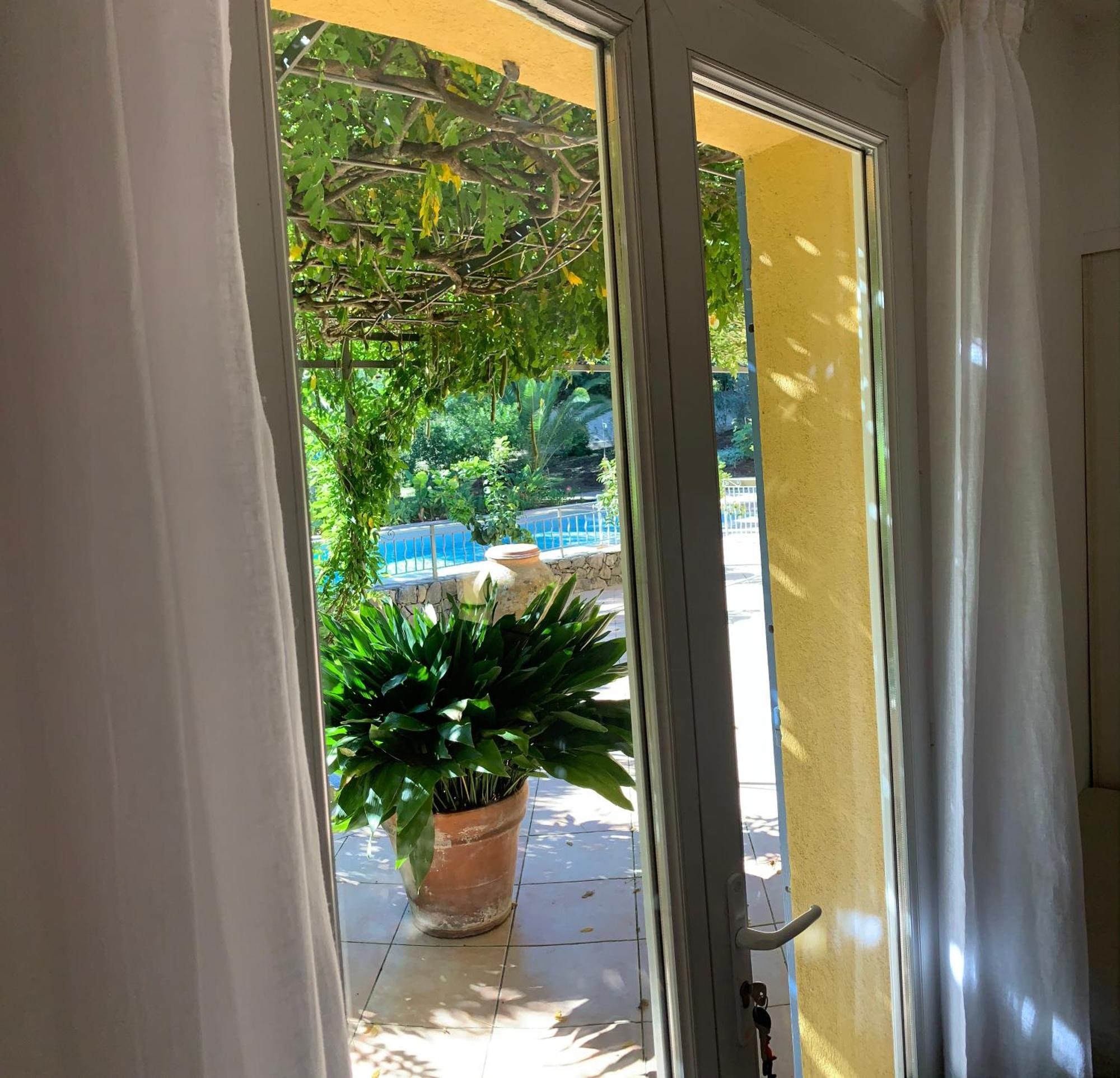 Sous Les Pins Parasols Видобан Екстериор снимка